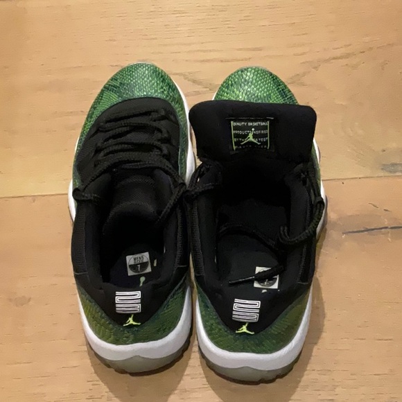Great Condition Jordan 11 Green Snakeskin - Picture 4 of 4